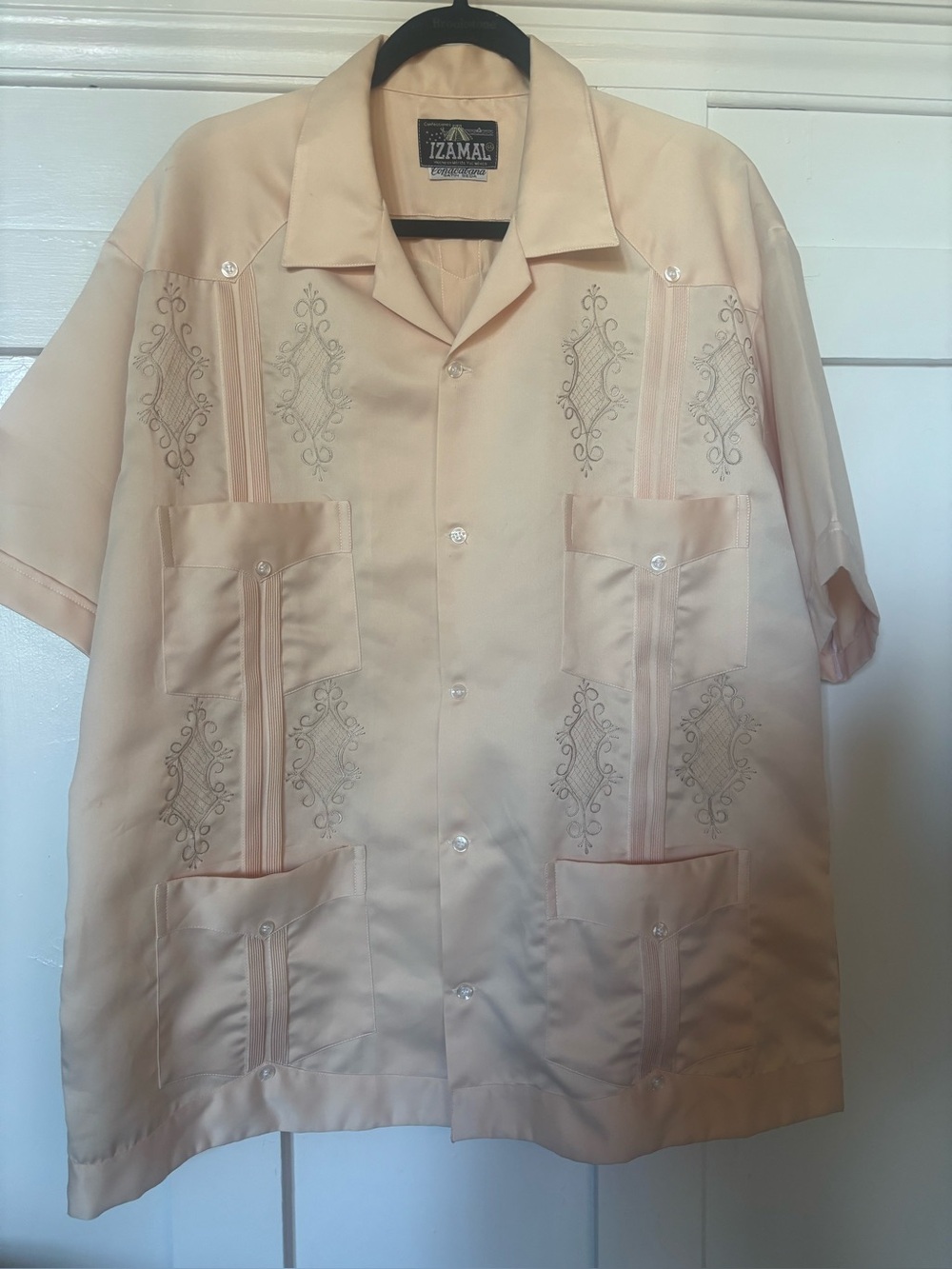 IZAMAL Vintage Guayabera 4-pocket satin shirt
XX-L
$48